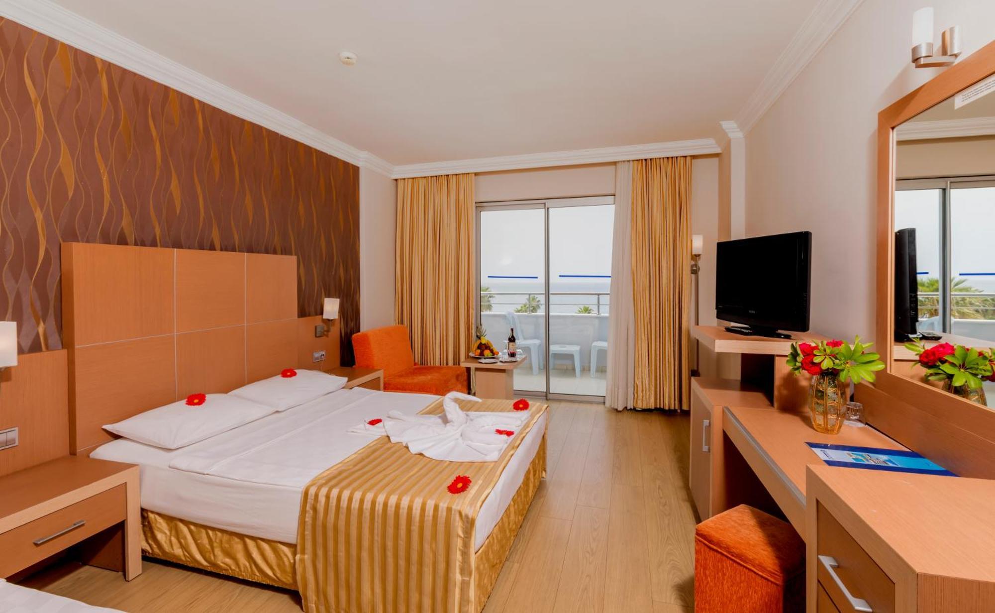 Holiday Garden Resort Окурджалар Екстериор снимка
